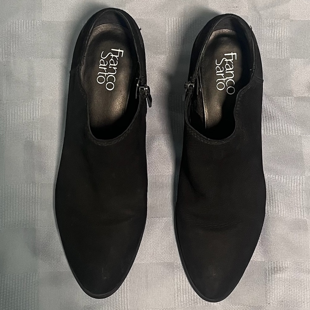 Franco Sarto Black Soft Leather Ankle Booties Sleek Design- Side zip, size 7.5